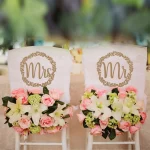 Duo de letras troqueladas